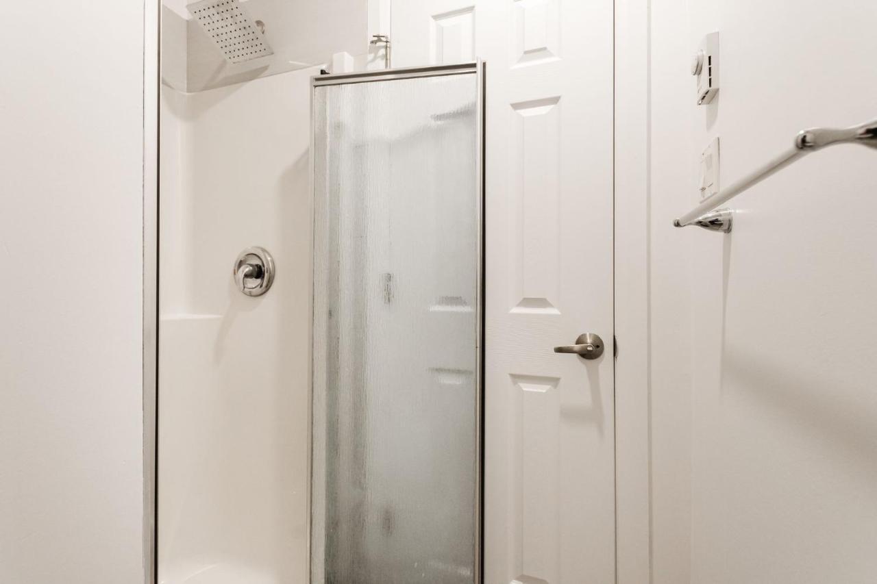 2 Bedroom - 1909 Apartment *